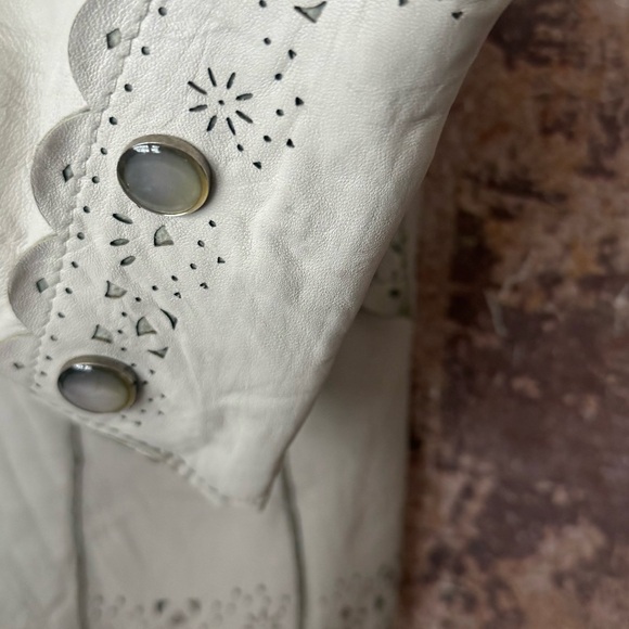 Leather laser cut detail bone color jacket snap closure with pockets - Picture 15 of 15